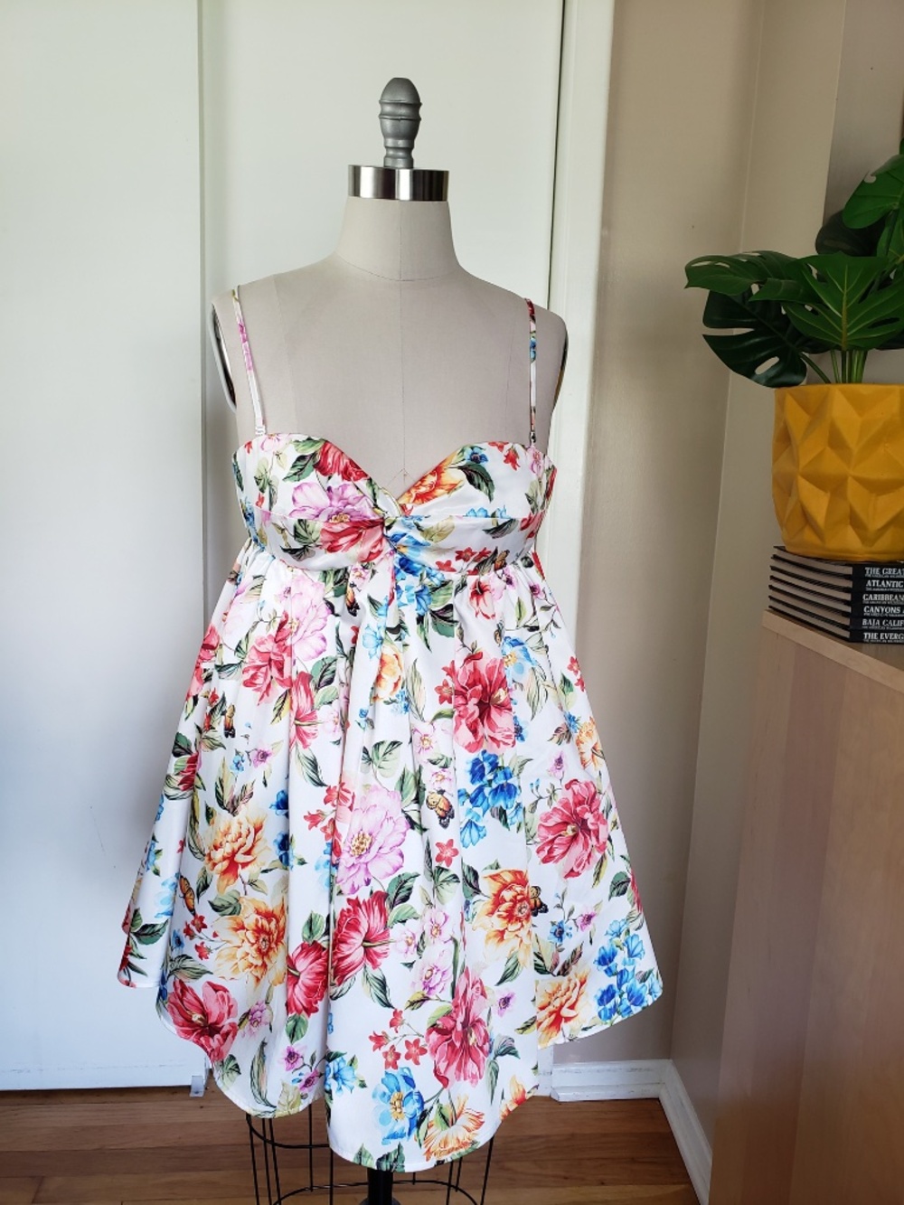 Romantic Sweetheart Floral Dress Size 6